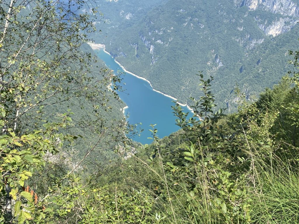 Lago del Mis: il gioiello alpino nel cuore delle Dolomiti Bellunesi